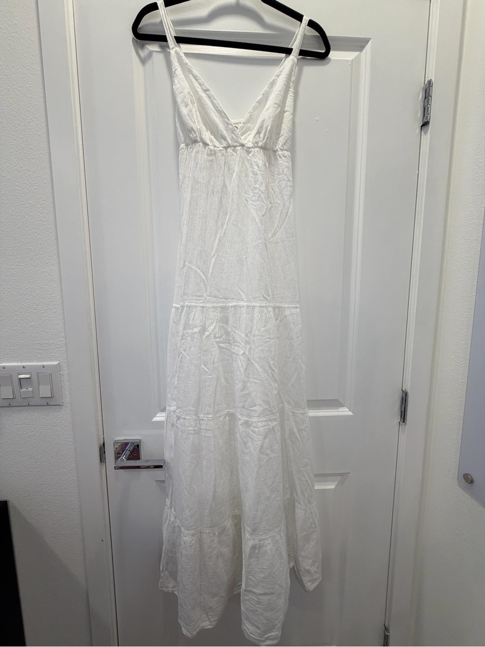 Elegant White V-Neck Maxi Dress with Spaghetti Straps